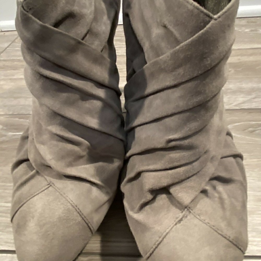 Banana Republic Suede Heel Booties Women’s Size 10 - Picture 7 of 10